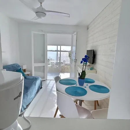 Les Pieds Dans L'eau Apartment
